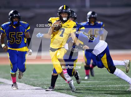 Thumbnail 1 in Verbum Dei vs. Bosco Tech photogallery.