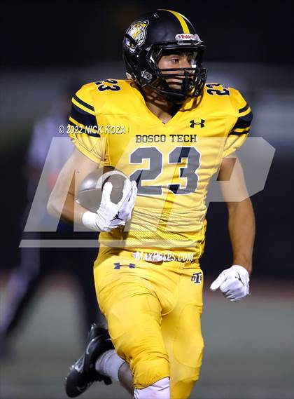 Thumbnail 1 in Verbum Dei vs. Bosco Tech photogallery.
