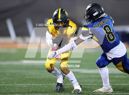 Thumbnail 1 in Verbum Dei vs. Bosco Tech photogallery.