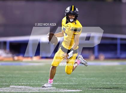 Thumbnail 1 in Verbum Dei vs. Bosco Tech photogallery.
