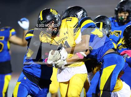 Thumbnail 1 in Verbum Dei vs. Bosco Tech photogallery.