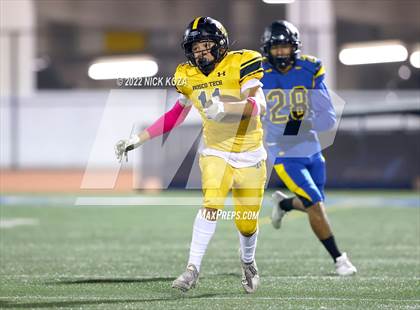 Thumbnail 3 in Verbum Dei vs. Bosco Tech photogallery.
