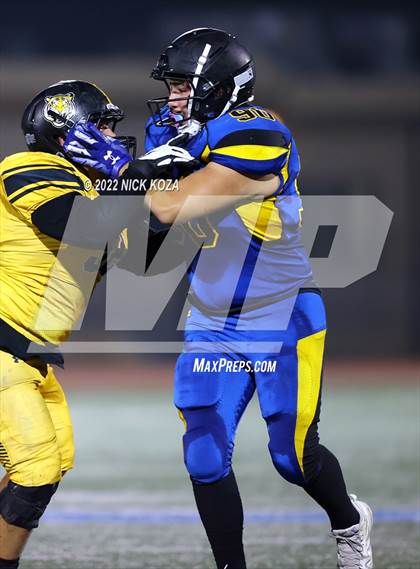Thumbnail 1 in Verbum Dei vs. Bosco Tech photogallery.