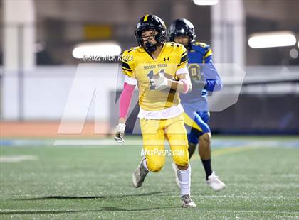 Thumbnail 2 in Verbum Dei vs. Bosco Tech photogallery.