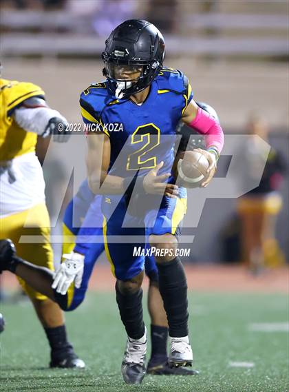 Thumbnail 1 in Verbum Dei vs. Bosco Tech photogallery.