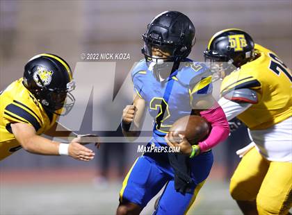 Thumbnail 1 in Verbum Dei vs. Bosco Tech photogallery.