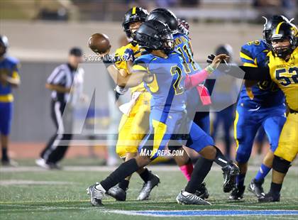 Thumbnail 1 in Verbum Dei vs. Bosco Tech photogallery.
