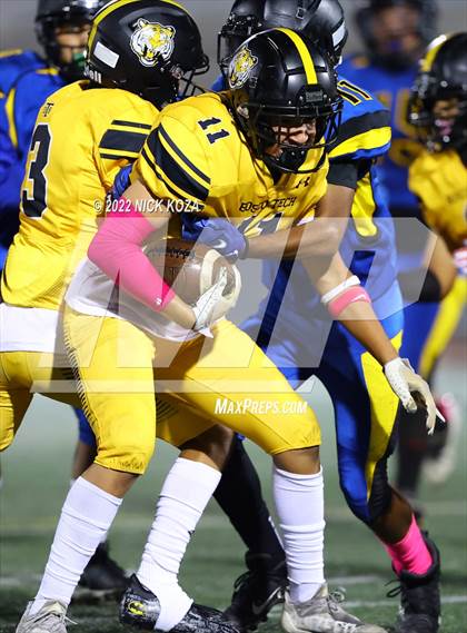 Thumbnail 1 in Verbum Dei vs. Bosco Tech photogallery.