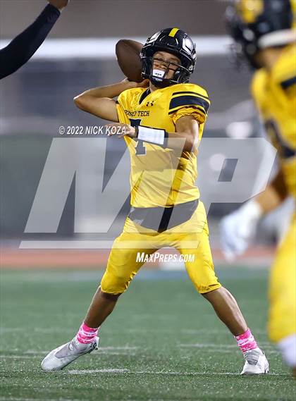 Thumbnail 3 in Verbum Dei vs. Bosco Tech photogallery.