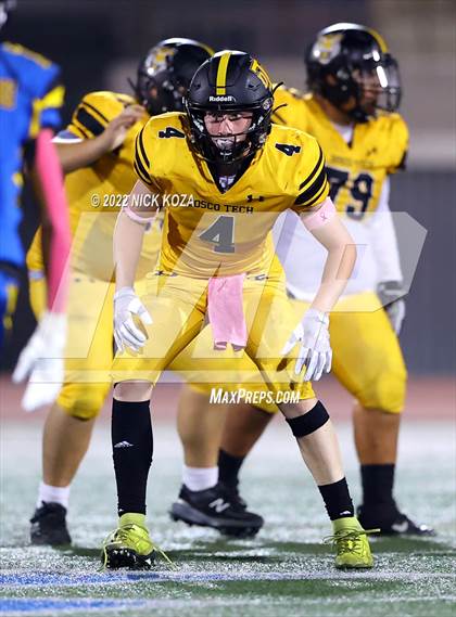 Thumbnail 1 in Verbum Dei vs. Bosco Tech photogallery.