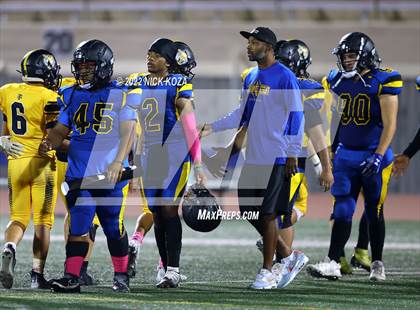 Thumbnail 1 in Verbum Dei vs. Bosco Tech photogallery.
