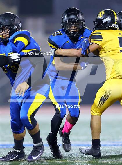 Thumbnail 2 in Verbum Dei vs. Bosco Tech photogallery.