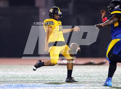 Thumbnail 1 in Verbum Dei vs. Bosco Tech photogallery.