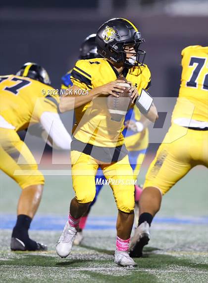 Thumbnail 1 in Verbum Dei vs. Bosco Tech photogallery.