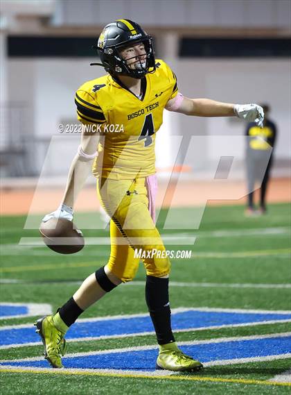 Thumbnail 1 in Verbum Dei vs. Bosco Tech photogallery.