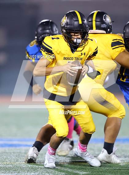 Thumbnail 1 in Verbum Dei vs. Bosco Tech photogallery.