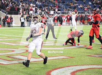 Thumbnail 3 in Bishop Watterson vs. Central Catholic (OHSAA Division 3 Final) photogallery.
