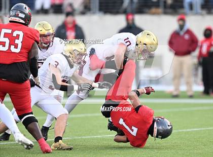 Thumbnail 3 in Bishop Watterson vs. Central Catholic (OHSAA Division 3 Final) photogallery.
