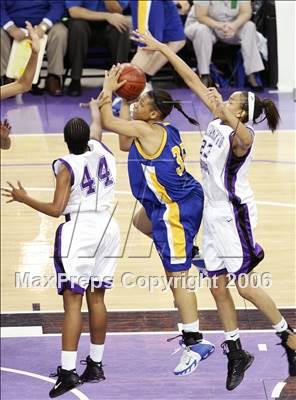 Thumbnail 2 in Bishop Amat vs. Sacramento (CIF State D3 Final) photogallery.