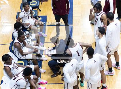 Thumbnail 2 in Quincy vs. Belleville West (IHSA 4A Sectional) photogallery.