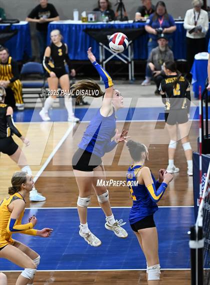 Thumbnail 3 in Simla vs. Wiggins (CHSAA 2A 1st Round) photogallery.