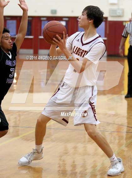 Thumbnail 1 in College Park vs Liberty (Stonebarger Tournament) photogallery.