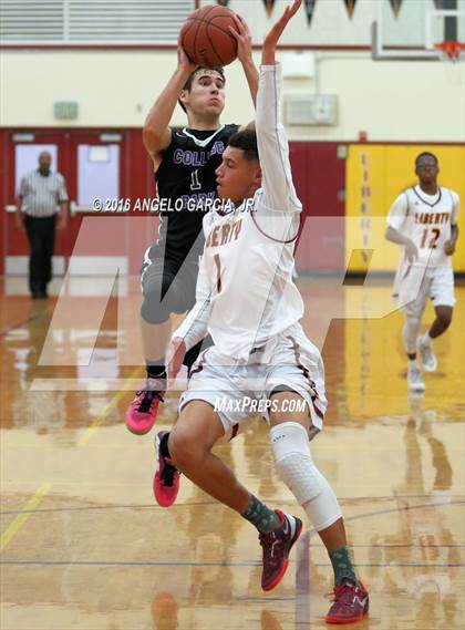 Thumbnail 1 in College Park vs Liberty (Stonebarger Tournament) photogallery.