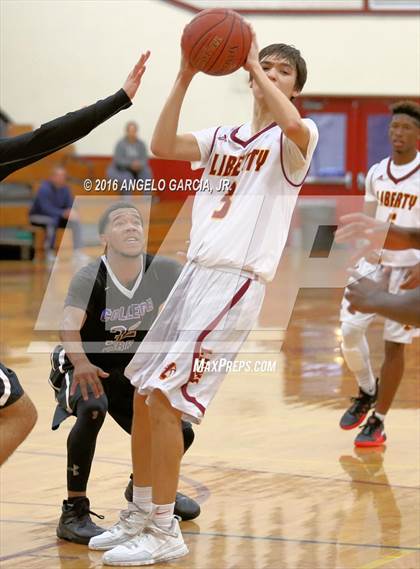 Thumbnail 2 in College Park vs Liberty (Stonebarger Tournament) photogallery.