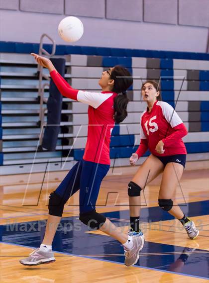 Thumbnail 1 in Yorktown vs Jefferson (Jr. Volleyball Brawl II) photogallery.