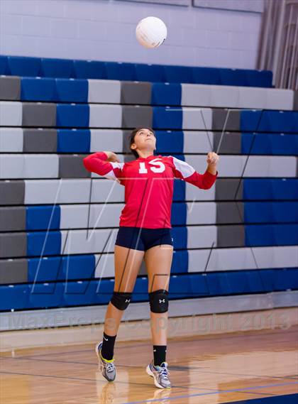 Thumbnail 3 in Yorktown vs Jefferson (Jr. Volleyball Brawl II) photogallery.
