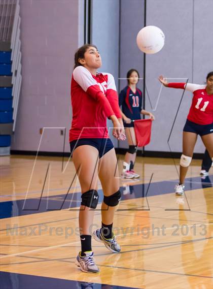 Thumbnail 2 in Yorktown vs Jefferson (Jr. Volleyball Brawl II) photogallery.