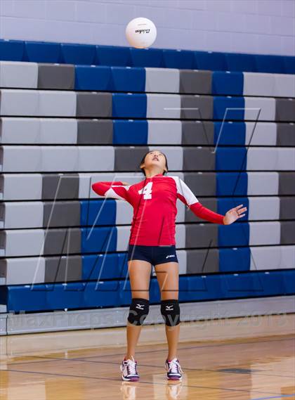 Thumbnail 3 in Yorktown vs Jefferson (Jr. Volleyball Brawl II) photogallery.