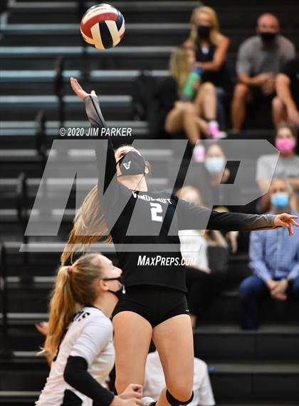 Thumbnail 3 in Hutto @ Vandegrift photogallery.