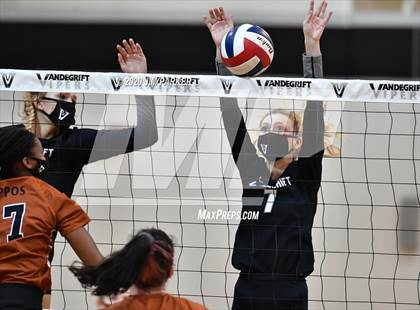 Thumbnail 3 in Hutto @ Vandegrift photogallery.