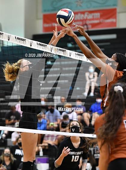 Thumbnail 1 in Hutto @ Vandegrift photogallery.