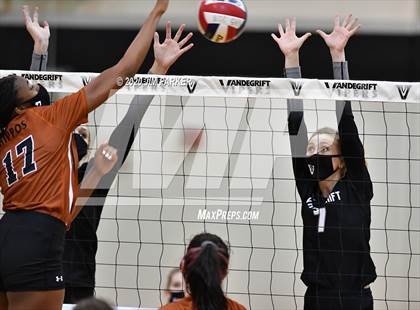 Thumbnail 1 in Hutto @ Vandegrift photogallery.
