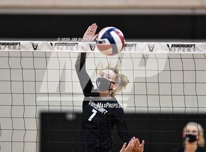 Thumbnail 3 in Hutto @ Vandegrift photogallery.