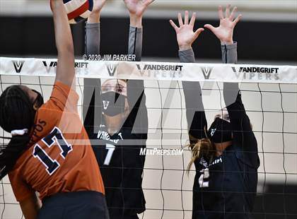 Thumbnail 1 in Hutto @ Vandegrift photogallery.
