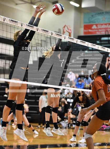 Thumbnail 3 in Hutto @ Vandegrift photogallery.