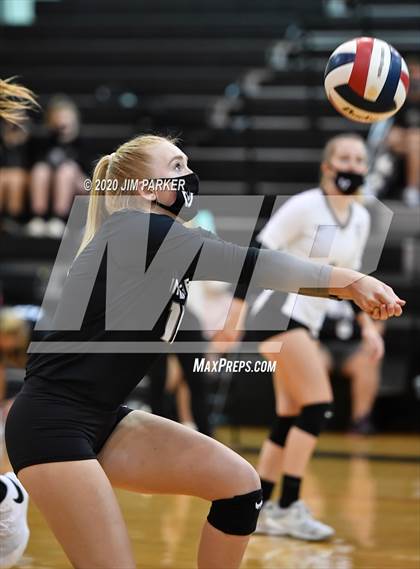 Thumbnail 3 in Hutto @ Vandegrift photogallery.
