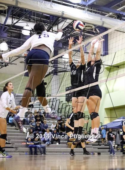 Thumbnail 2 in Granada Hills vs. Palisades (CIF L.A.City Section D1 Final) photogallery.