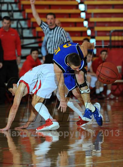Thumbnail 2 in Maize vs. Hutchinson (McPherson Invitational) photogallery.