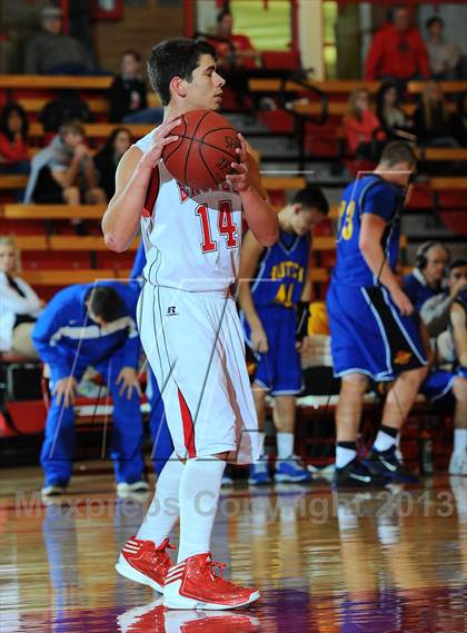 Thumbnail 2 in Maize vs. Hutchinson (McPherson Invitational) photogallery.