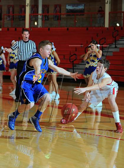 Thumbnail 2 in Maize vs. Hutchinson (McPherson Invitational) photogallery.