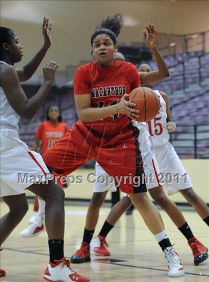 Thumbnail 3 in MacArthur vs. St. Johns (Nike Tournament of Champions) photogallery.