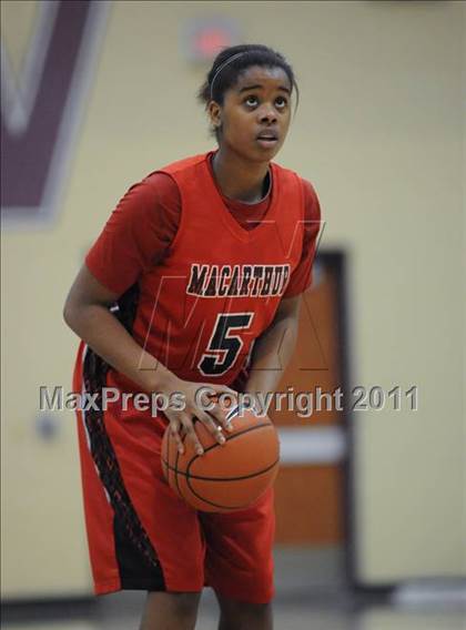 Thumbnail 3 in MacArthur vs. St. Johns (Nike Tournament of Champions) photogallery.