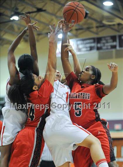 Thumbnail 1 in MacArthur vs. St. Johns (Nike Tournament of Champions) photogallery.