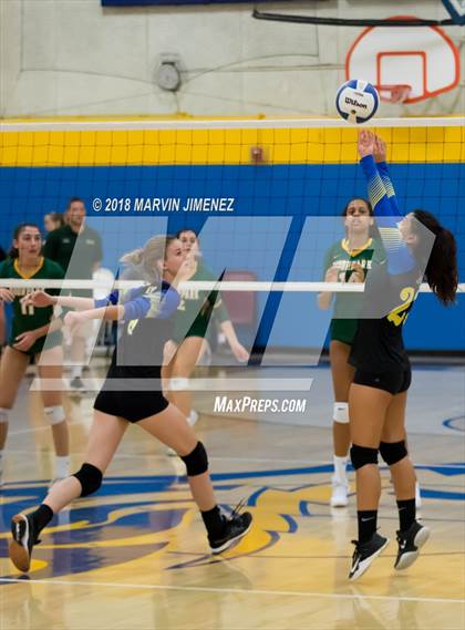 Thumbnail 3 in Moorpark @ Agoura photogallery.