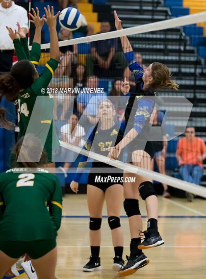 Thumbnail 2 in Moorpark @ Agoura photogallery.