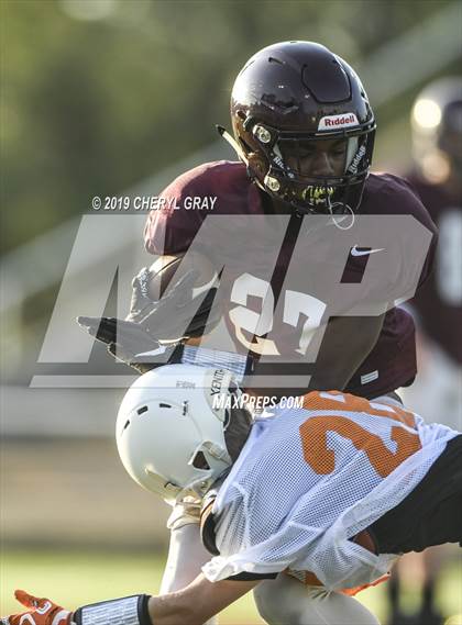 Thumbnail 3 in Sullivan Central @ Tennessee (Scrimmage) photogallery.